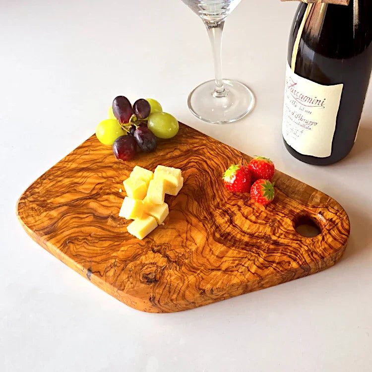 Olive wood cutting board with – handcrafted and natural design