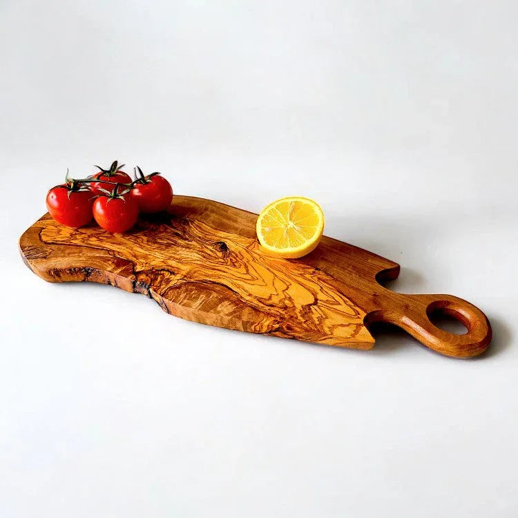 Rustic cutting board with handle – handcrafted and natural design