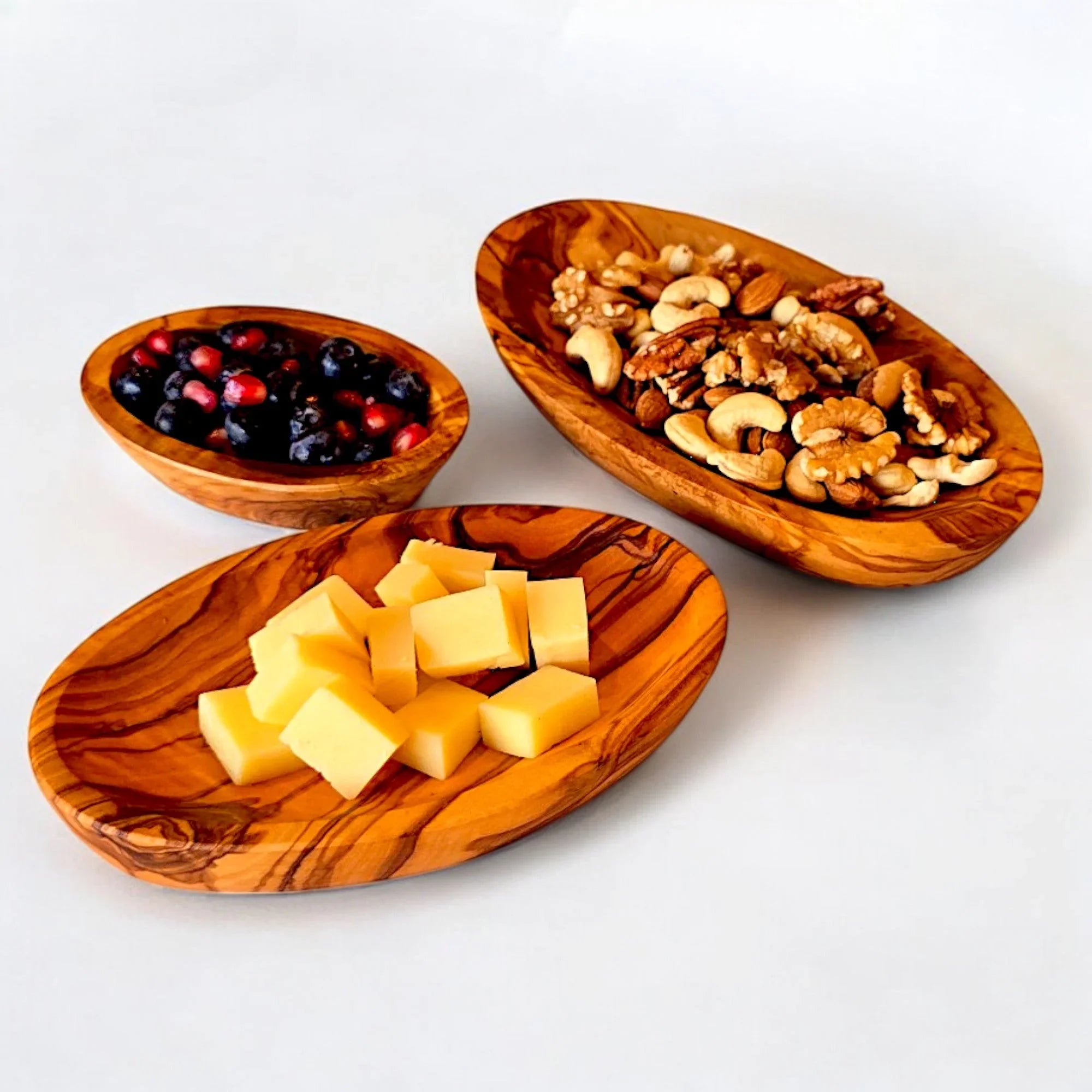 Olive wood small oval dish – handcrafted, natural design