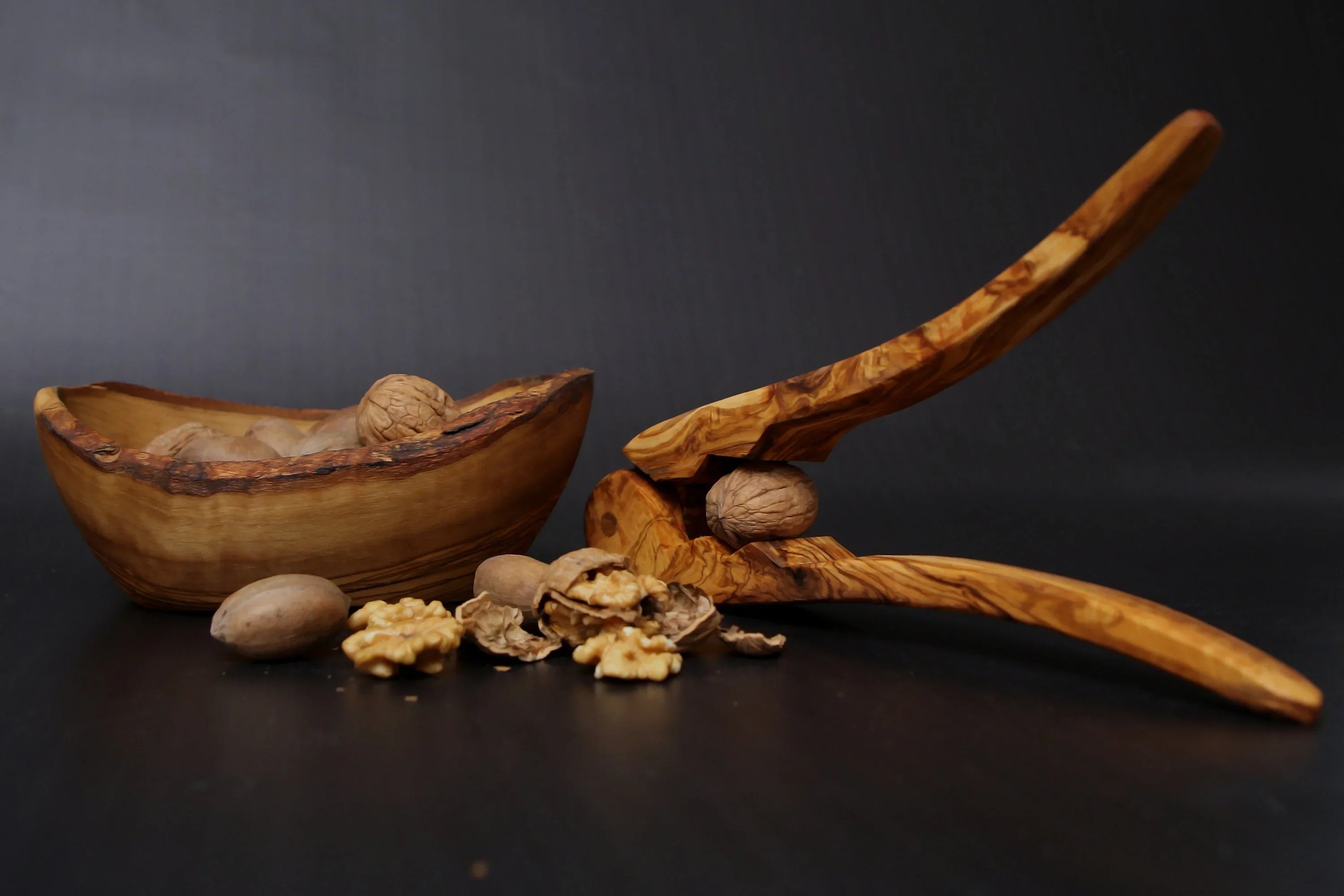 Olive wood unnamed product – handcrafted, natural design