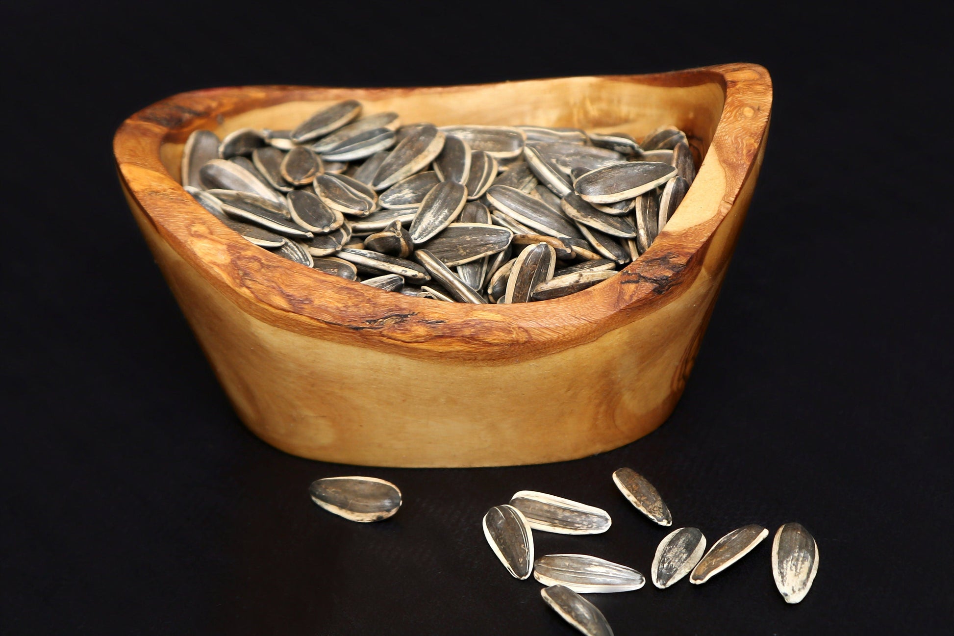 Olive Wood Rustic Hand Carved Bowl 18 cm, rustic bowl, salad bowl, fruit bowl, handmade, gift