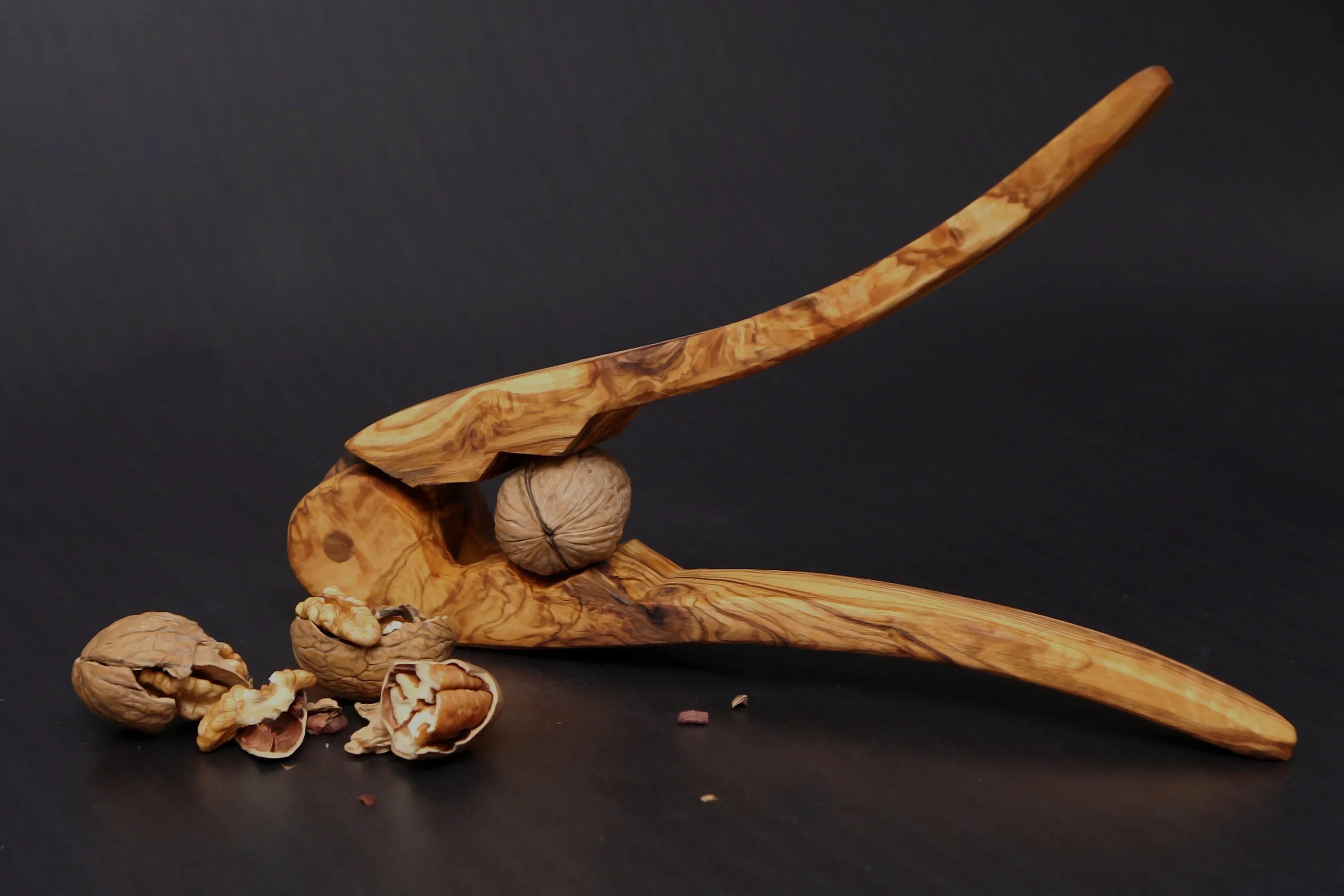Olive wood unnamed product – handcrafted, natural design