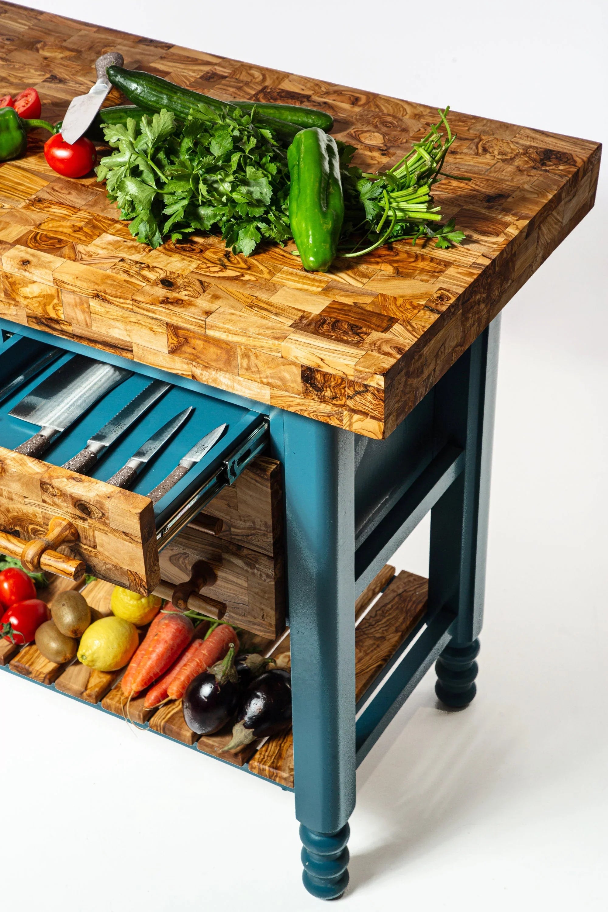 Olive wood unnamed product – handcrafted, natural design