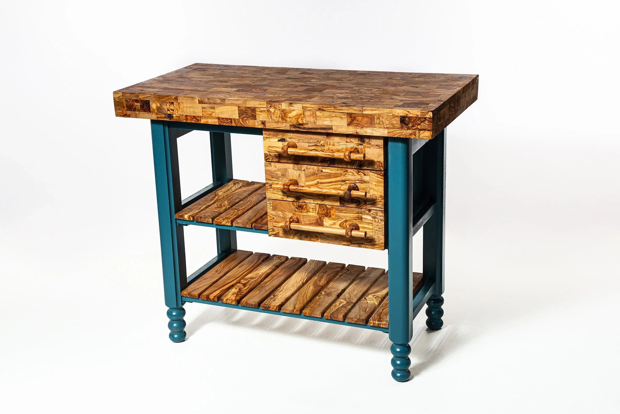 Olive wood unnamed product – handcrafted, natural design