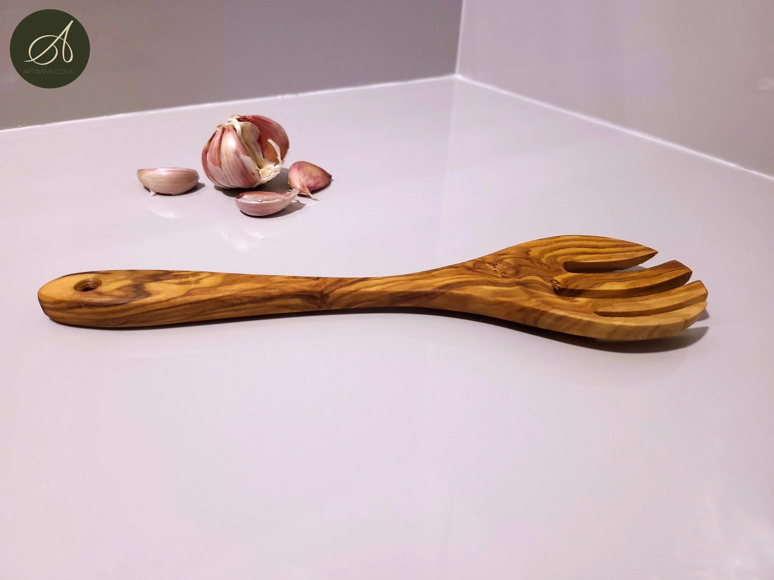 Olive wood unnamed product – handcrafted, natural design