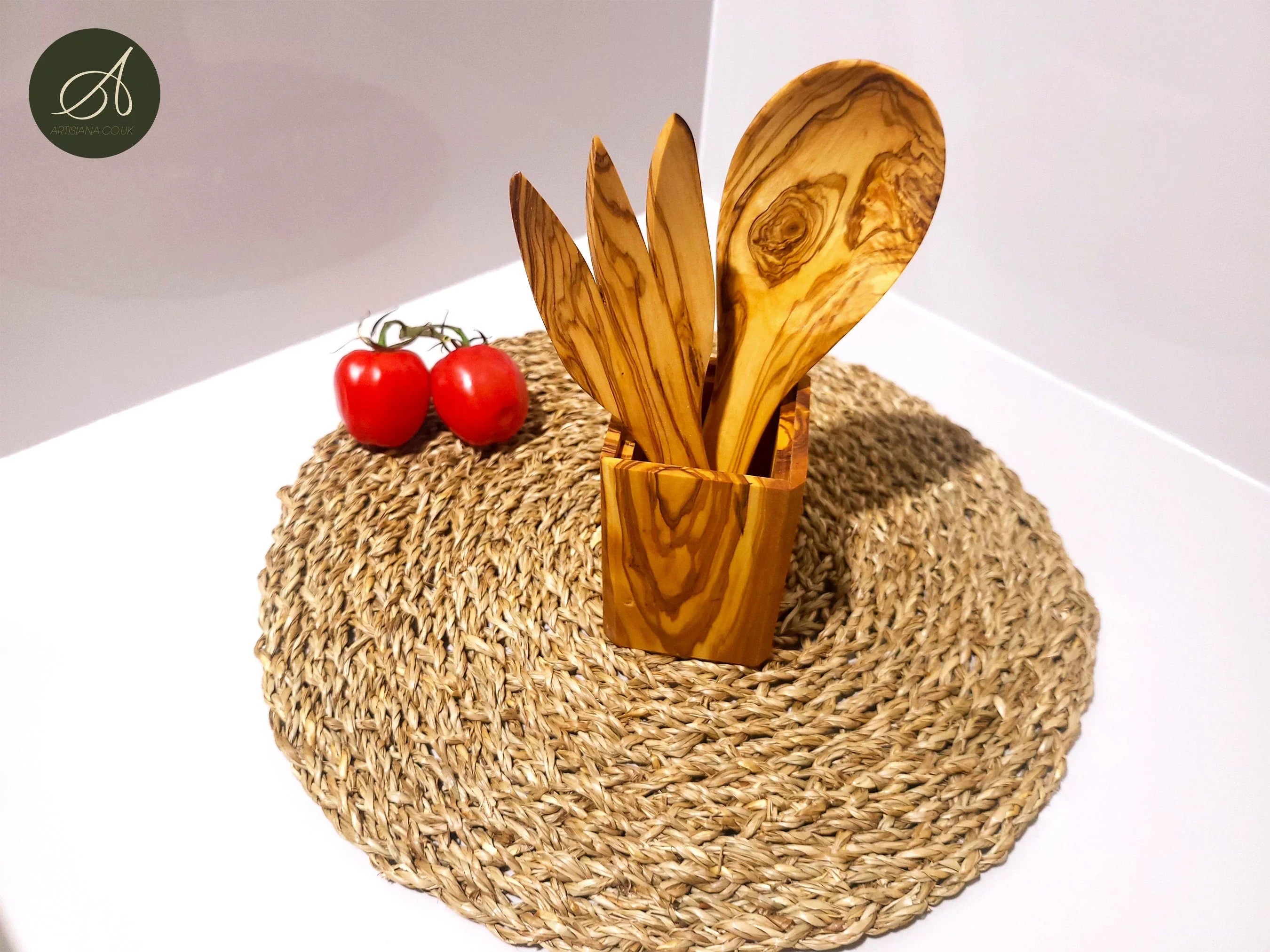 Wooden set of cutlery and – handcrafted and natural design