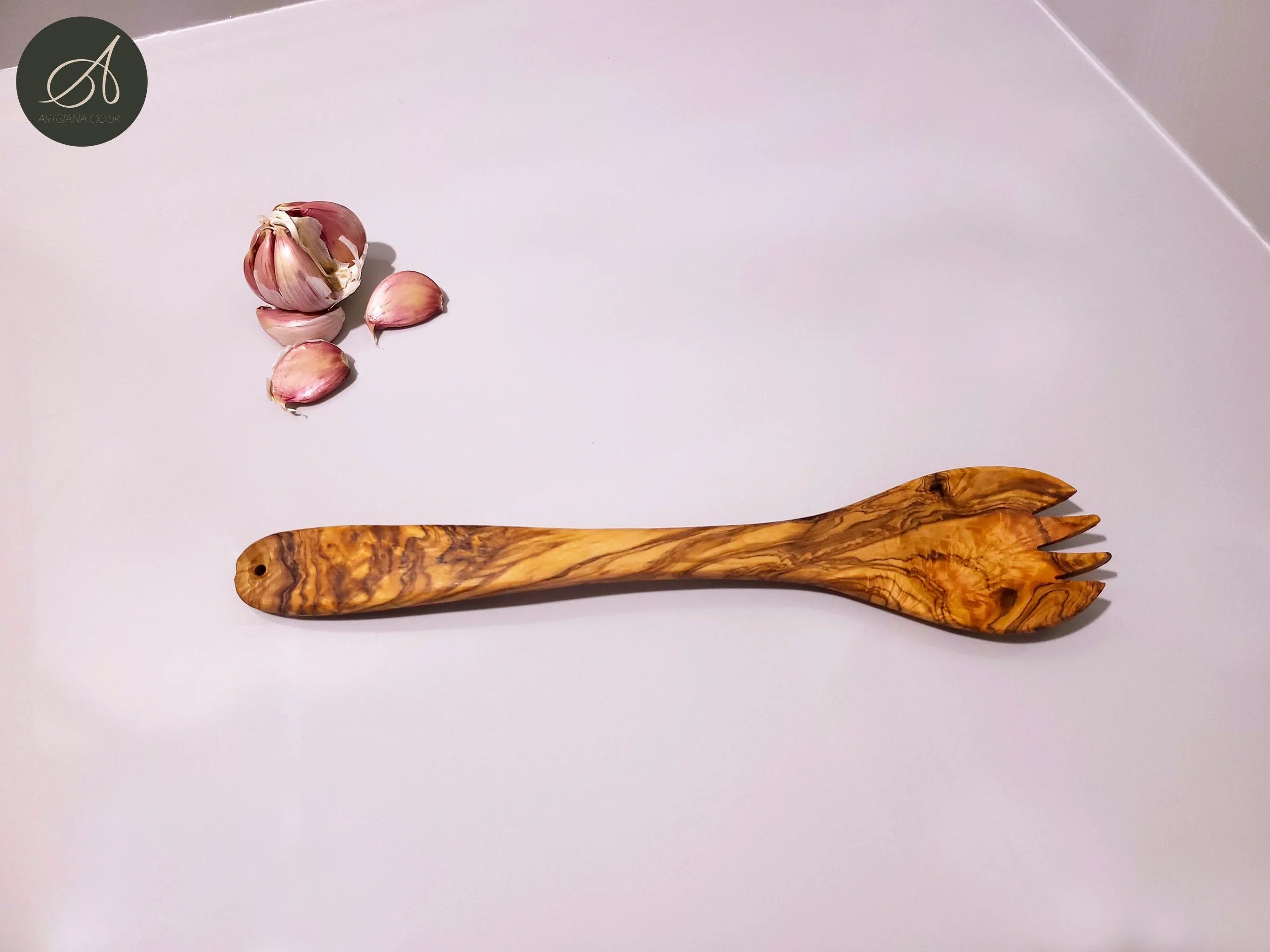 Olive wood unnamed product – handcrafted, natural design