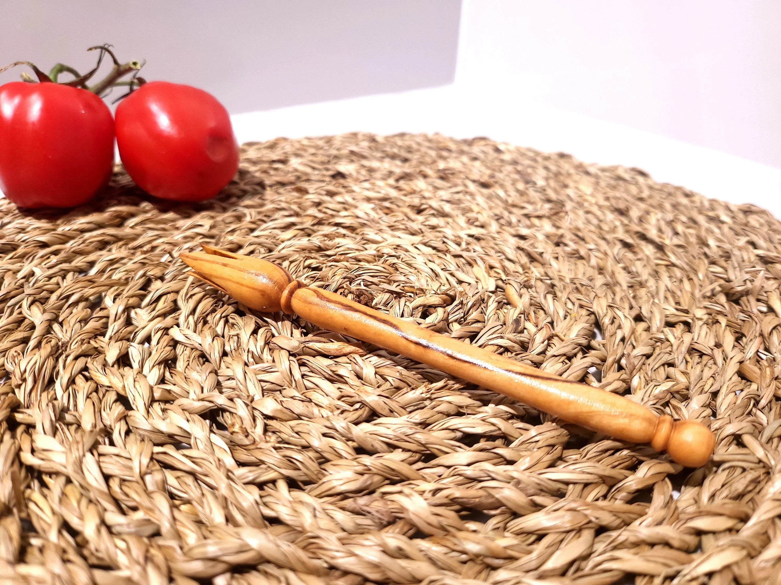 Olive wood unnamed product – handcrafted, natural design