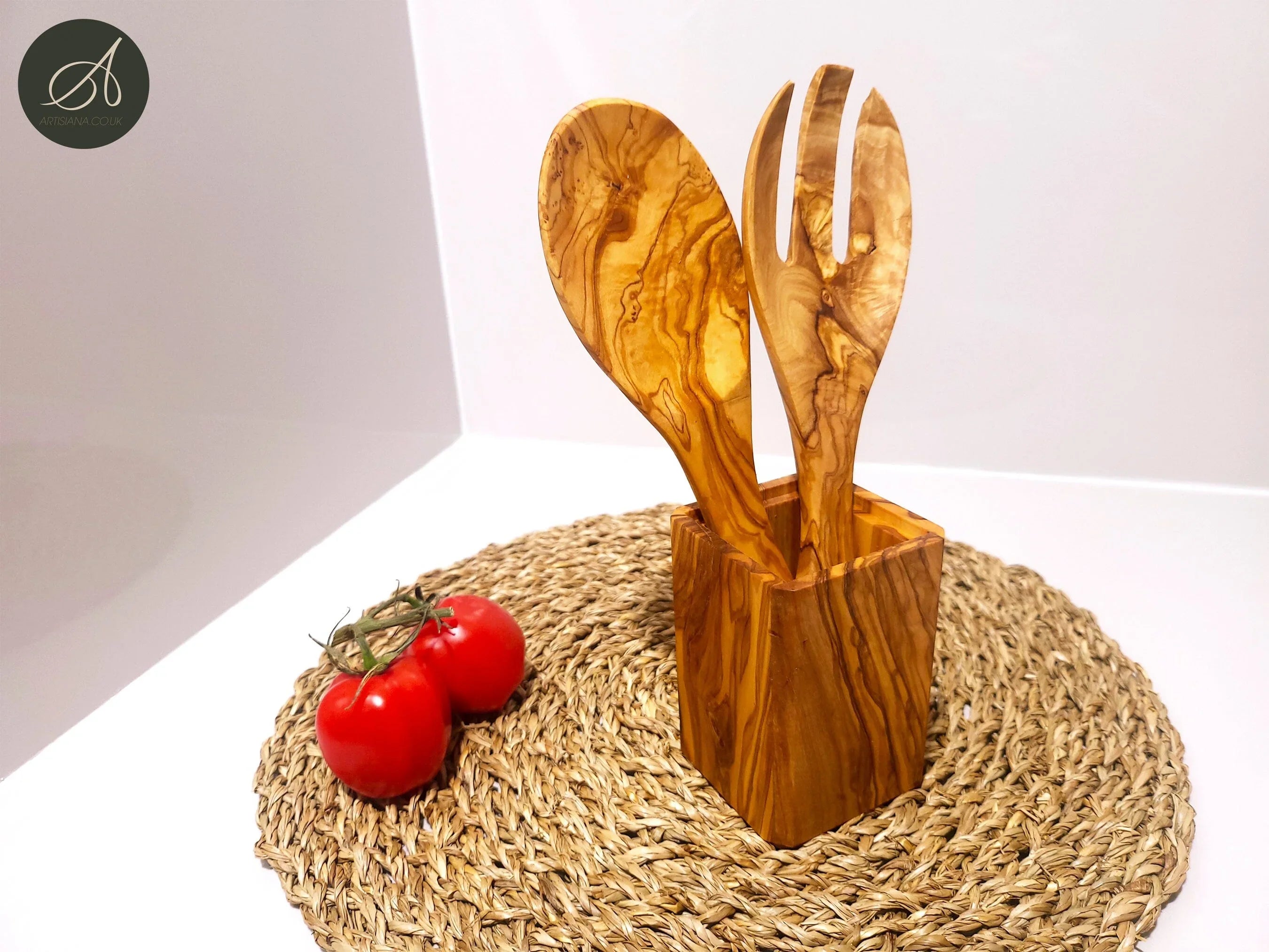 Wooden set of cutlery and – handcrafted and natural design
