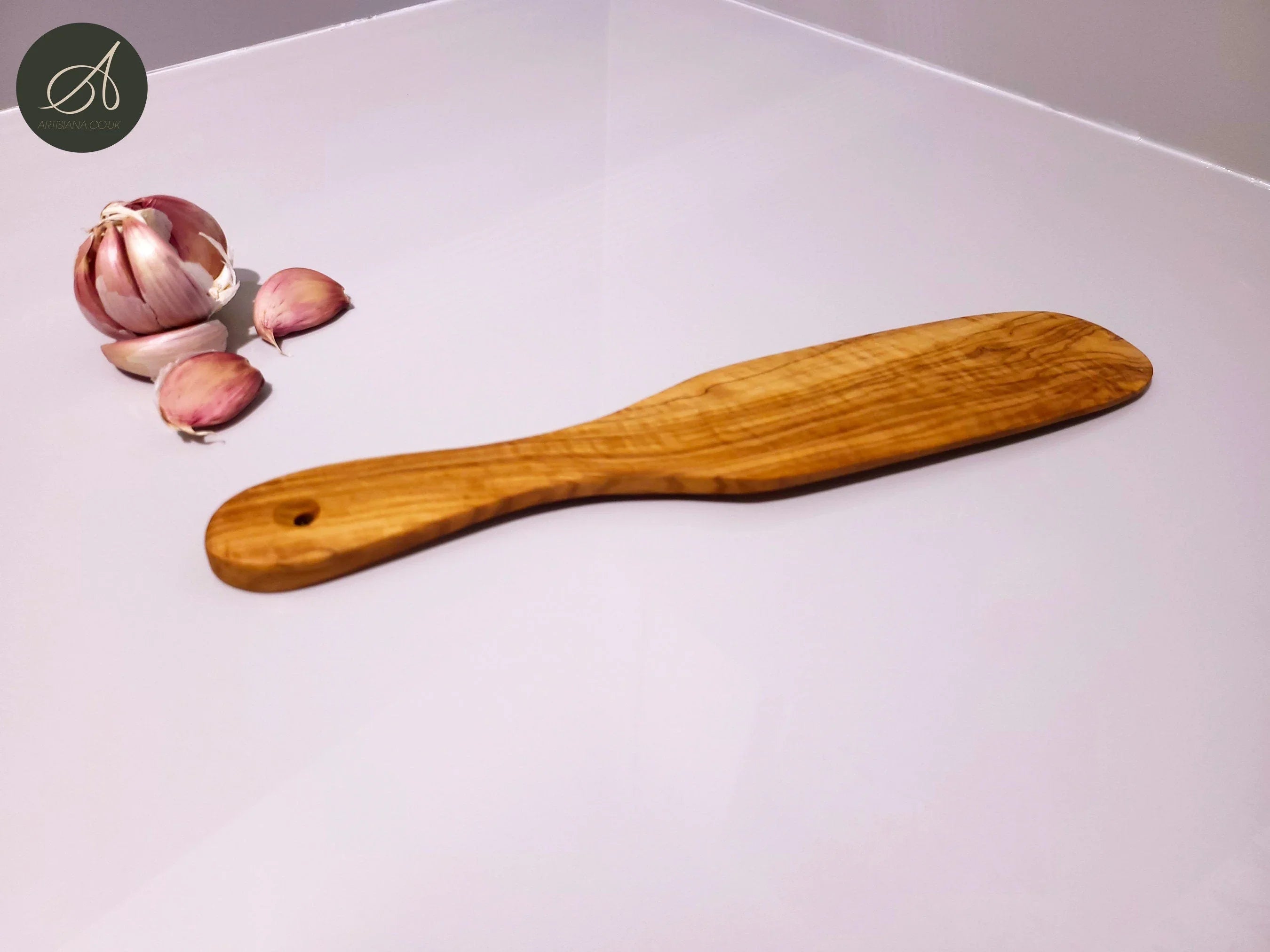 Olive wood unnamed product – handcrafted, natural design