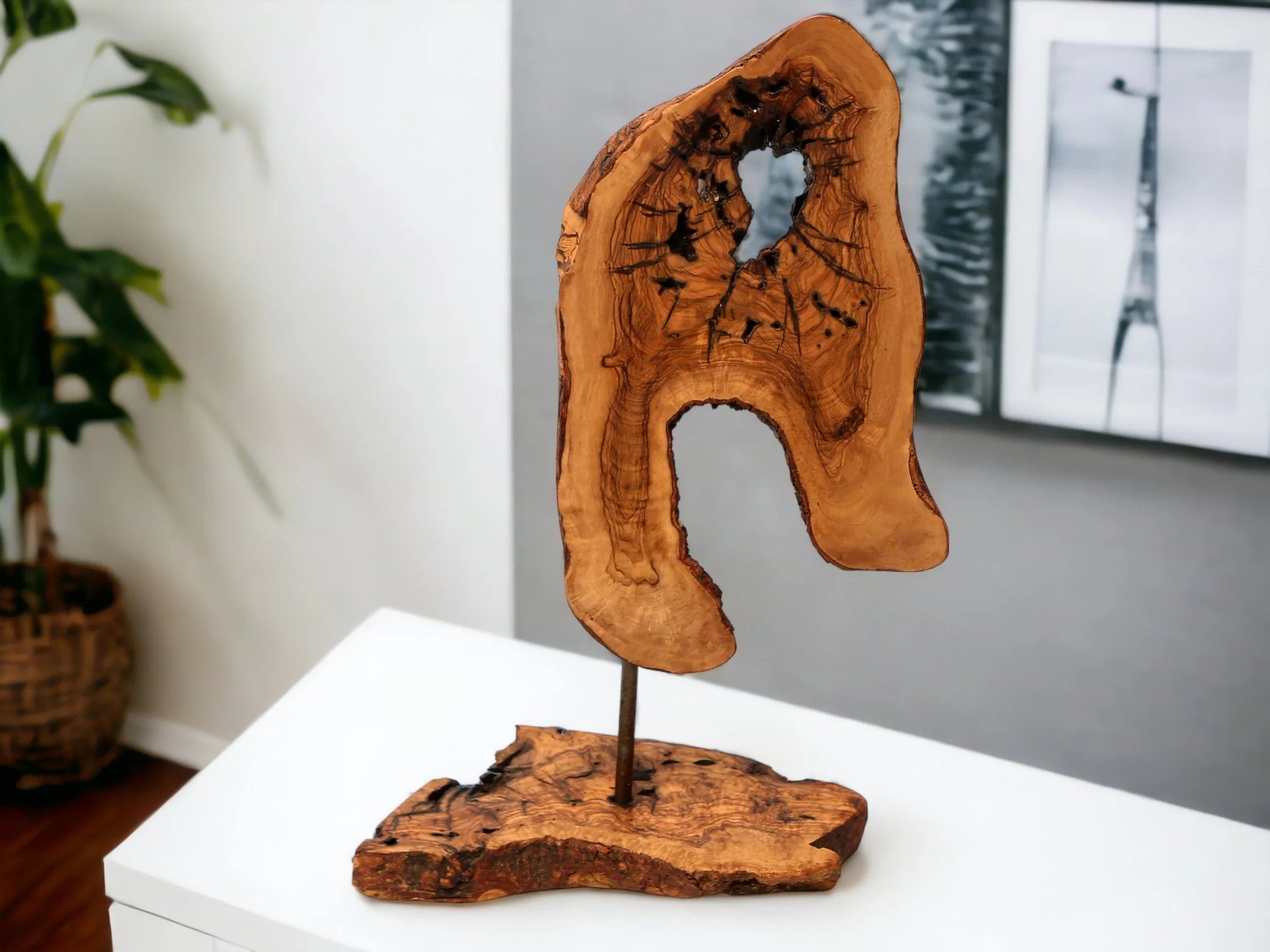 Olive wood unnamed product – handcrafted, natural design