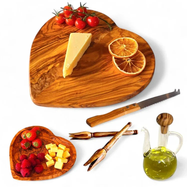 Olive wood set for cheese – handcrafted and natural design
