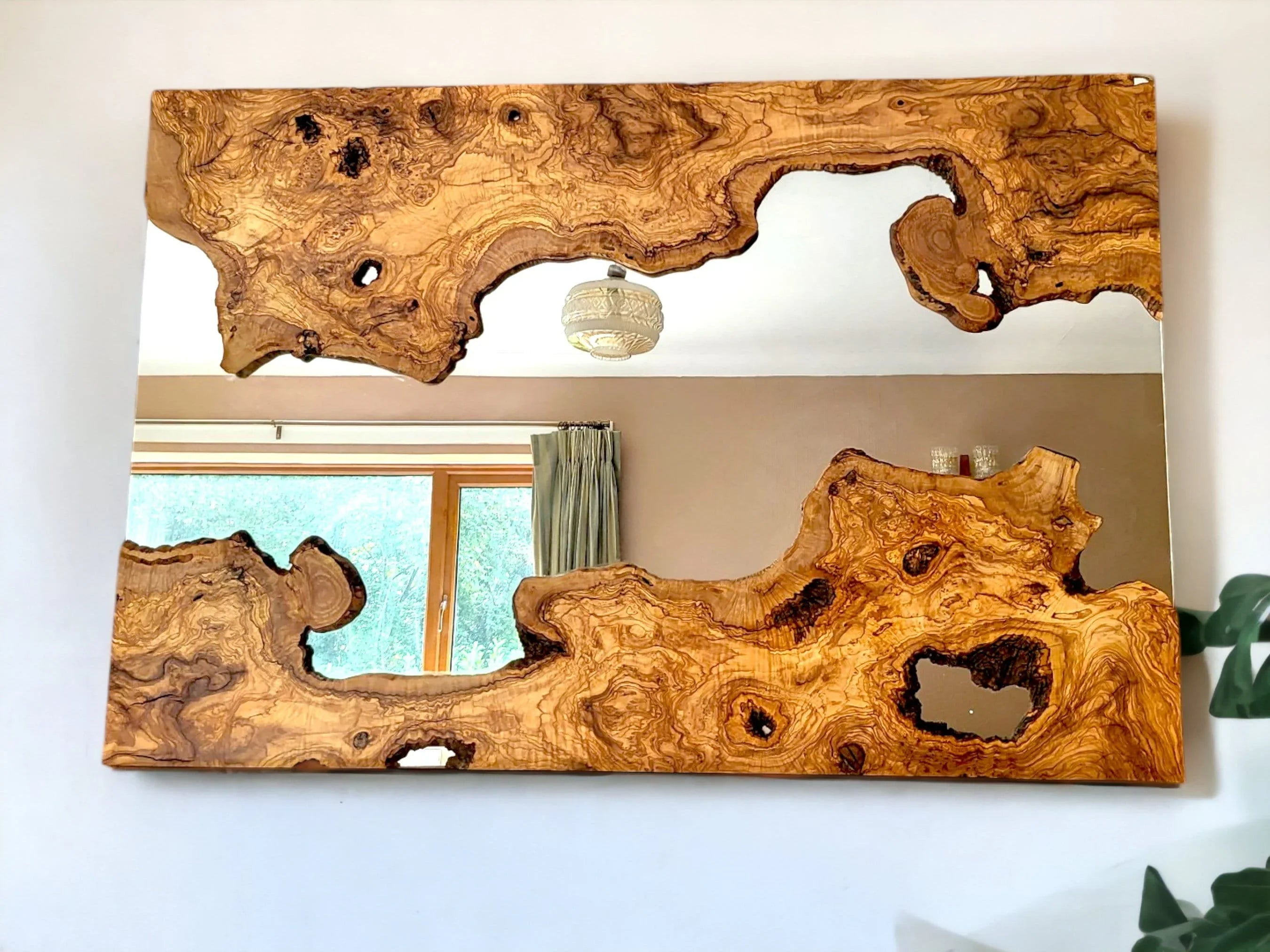 Olive wood unnamed product – handcrafted, natural design